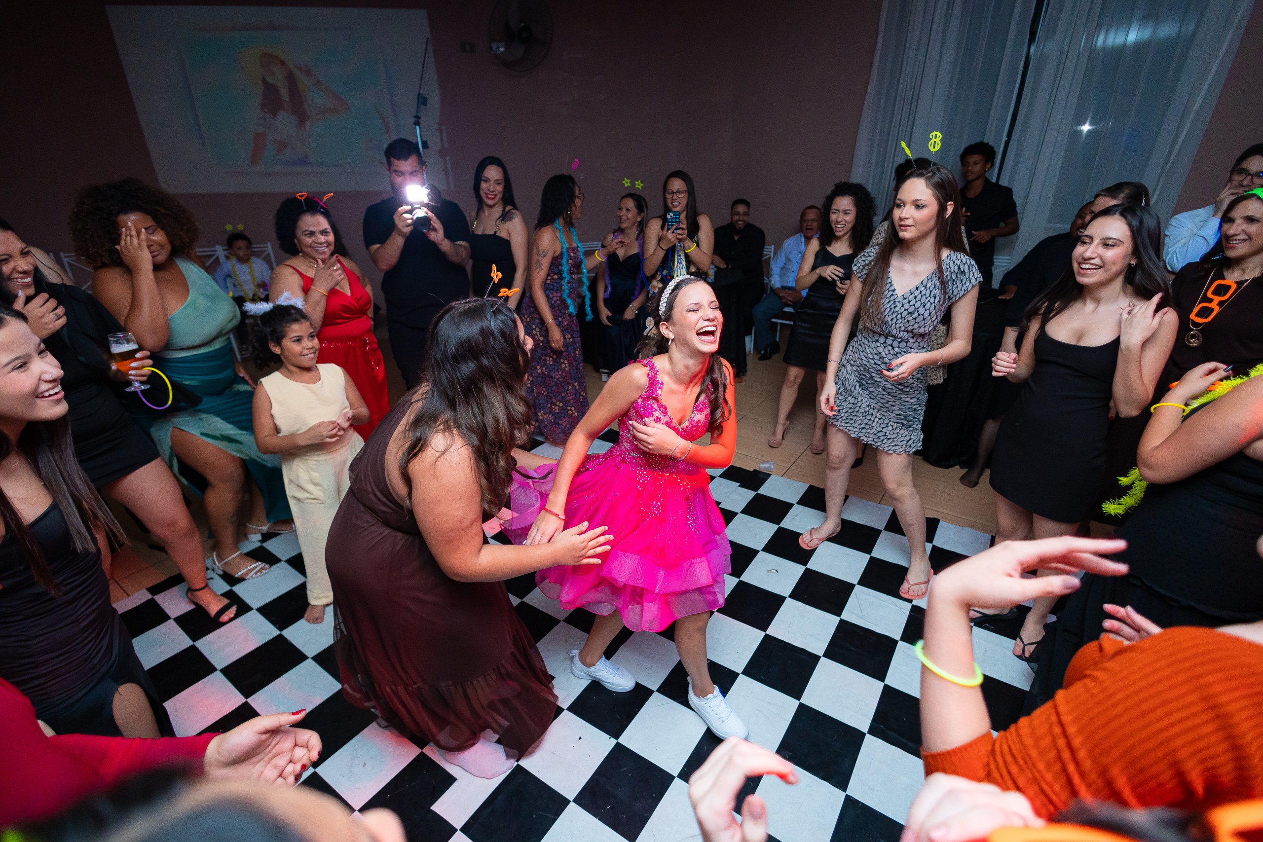 Debutante celebrando na pista de dança